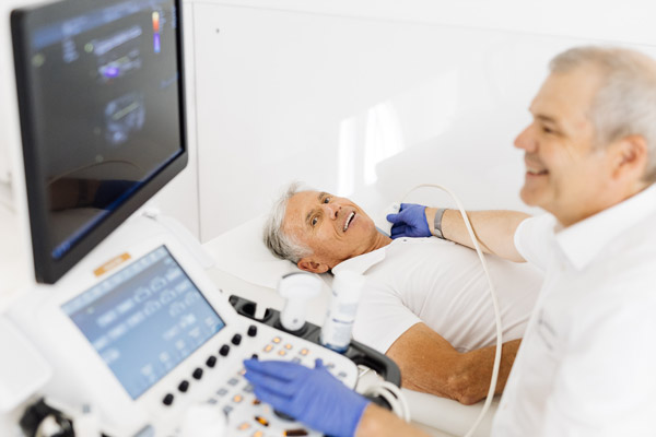 Patient beim Ultraschall